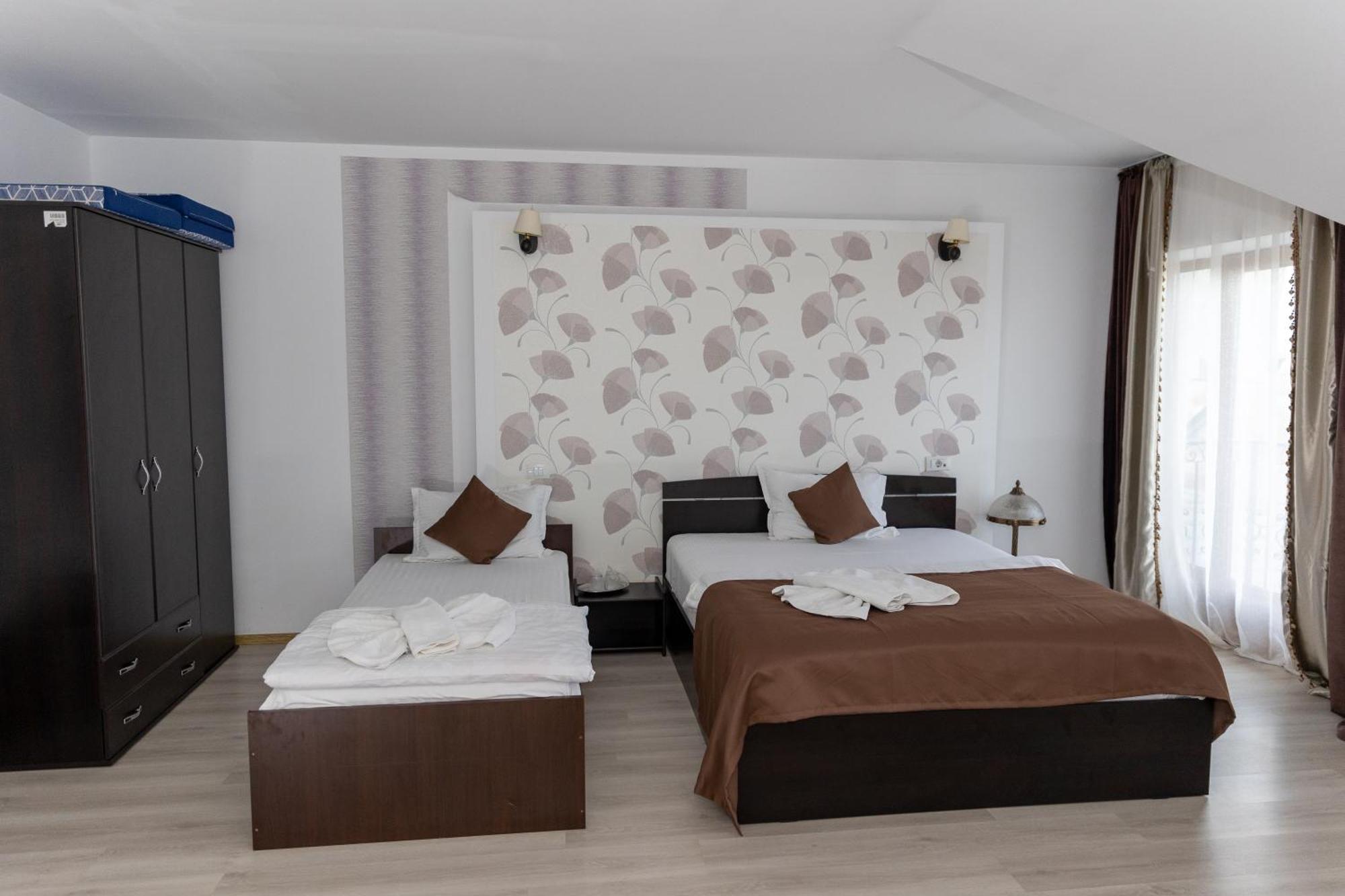 Hotel Rodiv Găeşti 외부 사진