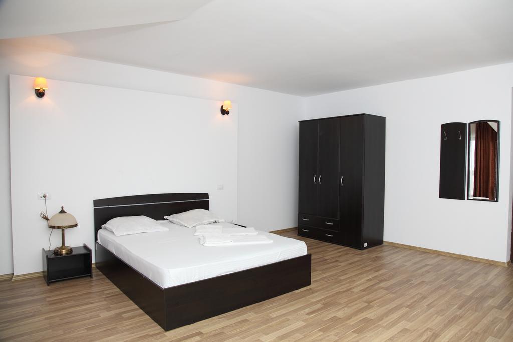 Hotel Rodiv Găeşti 객실 사진